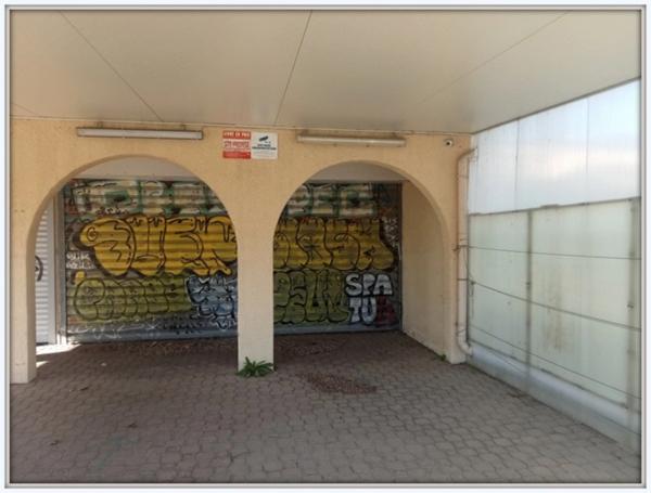 Local/bureau à vendre SAINT PIERRE LA MER (11)