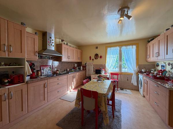 A vendre Grande maison sur Boulazac type 6 avec garage