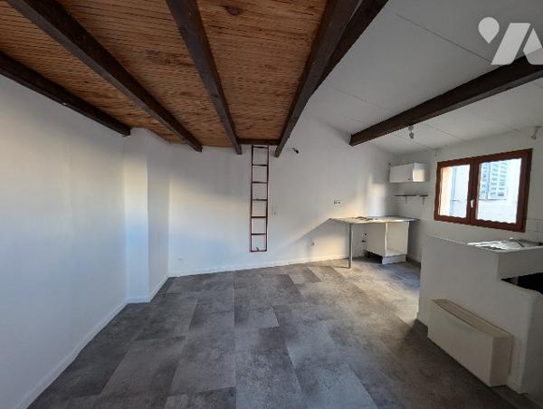 Studio de 20,6m² avec terrasse et mezzanine, au coeur du Panier