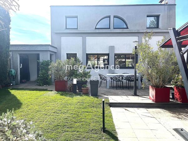 Maison à DEUIL-LA-BARRE, 95170 - 7 pièces 260m²