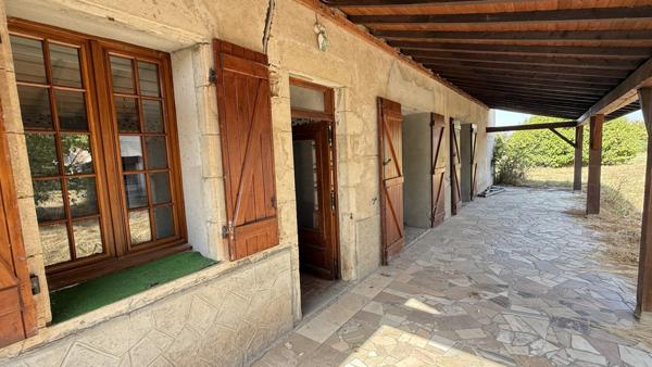 Vendat (03110) Charmante maison de campagne de plain-pied à rénover avec grand terrain constructible