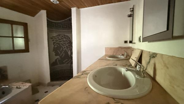 Vendat (03110) Charmante maison de campagne de plain-pied à rénover avec grand terrain constructible