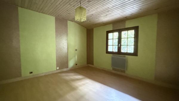 Vendat (03110) Charmante maison de campagne de plain-pied à rénover avec grand terrain constructible