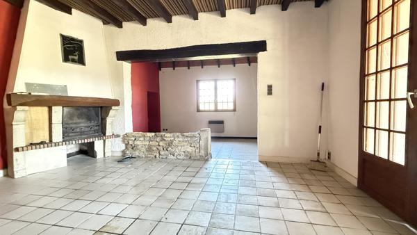 Vendat (03110) Charmante maison de campagne de plain-pied à rénover avec grand terrain constructible