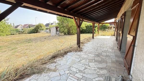 Vendat (03110) Charmante maison de campagne de plain-pied à rénover avec grand terrain constructible