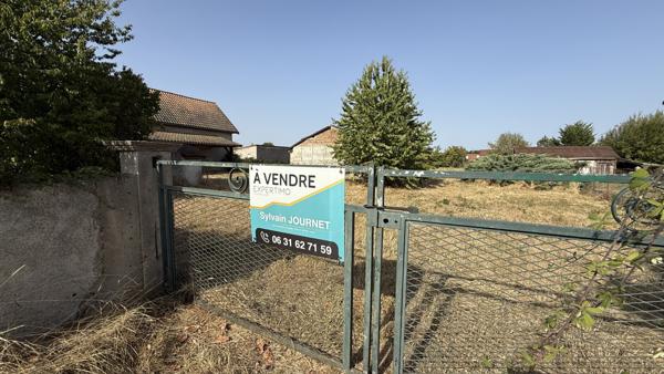 Vendat (03110) Charmante maison de campagne de plain-pied à rénover avec grand terrain constructible