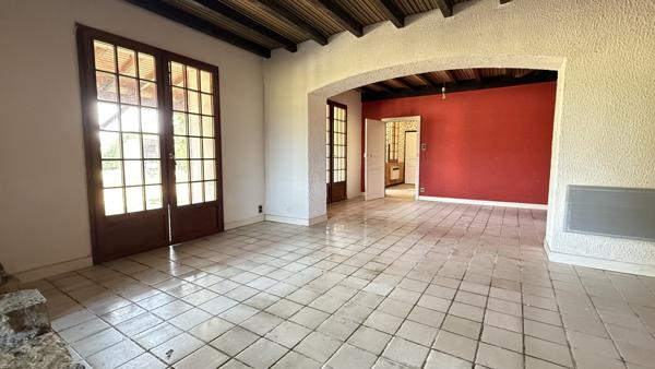 Vendat (03110) Charmante maison de campagne de plain-pied à rénover avec grand terrain constructible