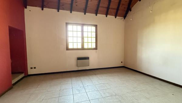 Vendat (03110) Charmante maison de campagne de plain-pied à rénover avec grand terrain constructible