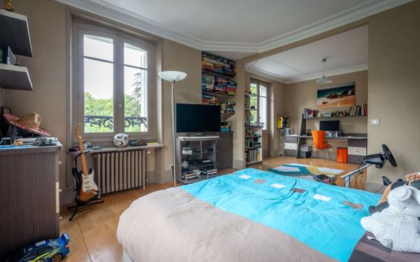 Maison à vendre    6 pièces • 230 m2 La Varenne - Saint-Maur-des-Fossés