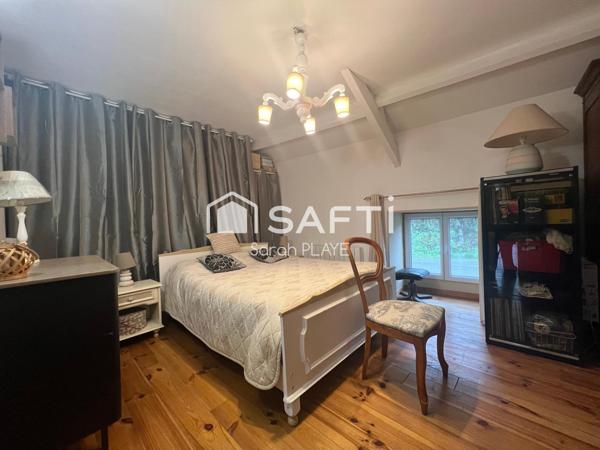 Propriété composée de deux maisons, un garage, atelier,  édifiée sur un terrain de 1240m2