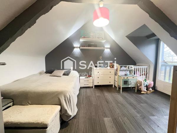 Propriété composée de deux maisons, un garage, atelier,  édifiée sur un terrain de 1240m2