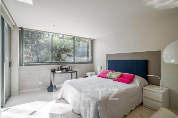 Villa contemporaine aux lignes pures et à l’élégance naturelle