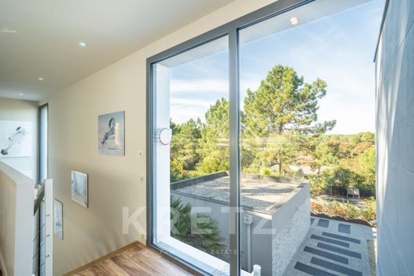 Villa contemporaine aux lignes pures et à l’élégance naturelle