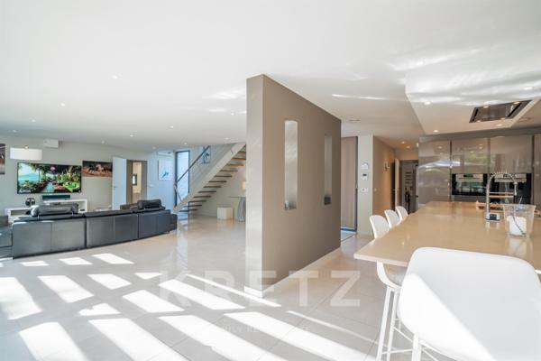 Villa contemporaine aux lignes pures et à l’élégance naturelle