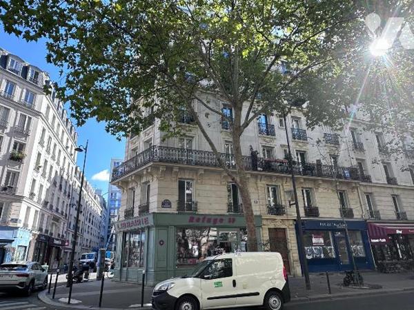 Au 40 rue Faidherbe PARIS 11è, appartement de type 2 au 4ème étage, vendu en viager occupé.