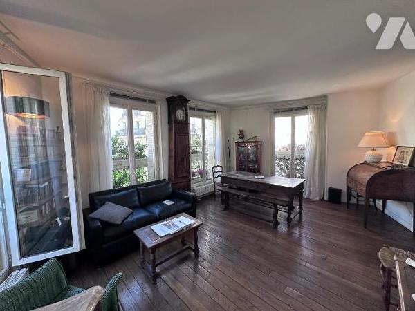 Au 40 rue Faidherbe PARIS 11è, appartement de type 2 au 4ème étage, vendu en viager occupé.