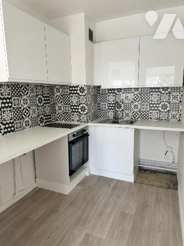 LAMBERSART. T2 41m² - CAVE - PARKING - VENDU OCCUPE