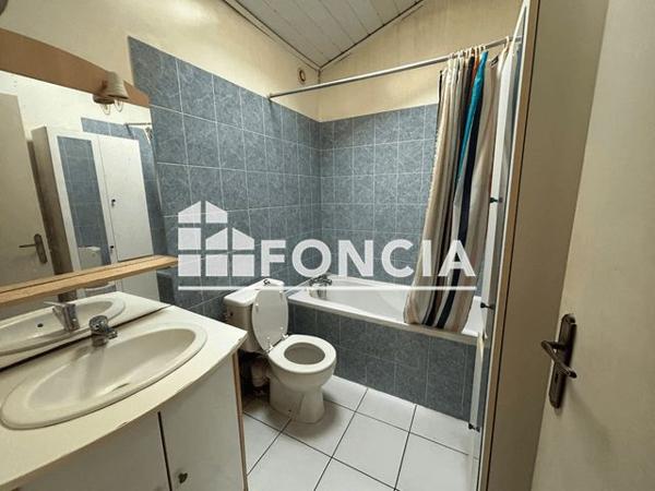 Location Appartement 2 pièces 46 m² - 43 RUE DE LA FRATERNITE Villeneuve Sur Lot 47300