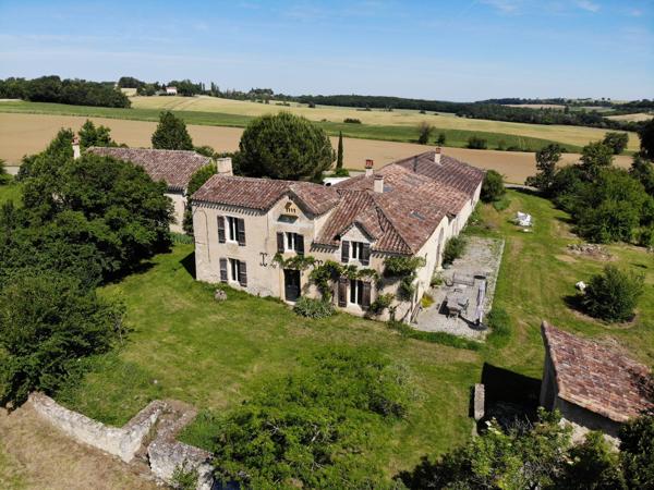 Propriété de Charme avec Lac, Dépendances et Maison d’Amis au Cœur du Gers