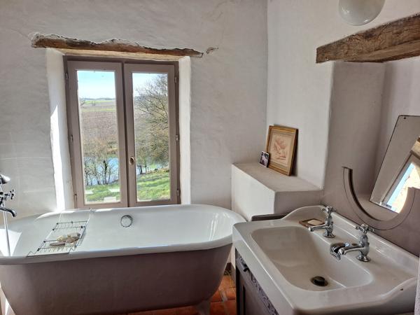 Propriété de Charme avec Lac, Dépendances et Maison d’Amis au Cœur du Gers