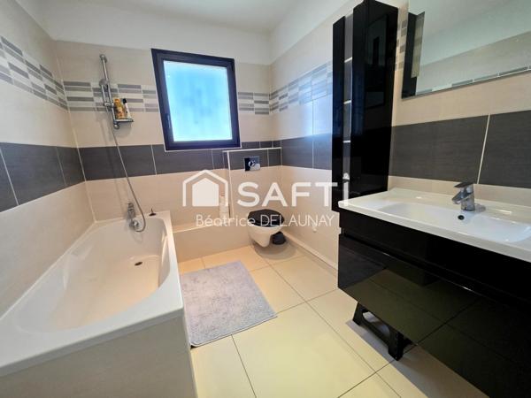 MAISON CONTEMPORAINE, 5 CHAMBRES ET 3 SALLES D'EAU