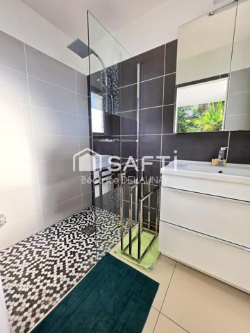 MAISON CONTEMPORAINE, 5 CHAMBRES ET 3 SALLES D'EAU