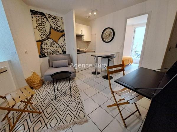 Location meublée - Studio - Oloron-sainte-marie - Réf.:202770 A LOUER - CENTRE VILLE OLORON - STUDIO MEUBLE AVEC PARKING PRIVATIF Infos sur location :
