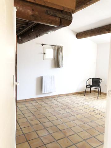 Maison de caractère avec son grand terrain, garages attenants et local commercial