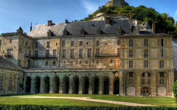 Appartement à louer    2 pièces • 55 m2 La Roche-Guyon