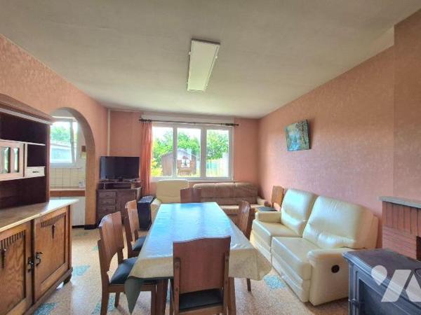 Maison de ville 88 m² - 3 chambres, bureau, jardin exposé sud, garage

À deux pas des commodi...