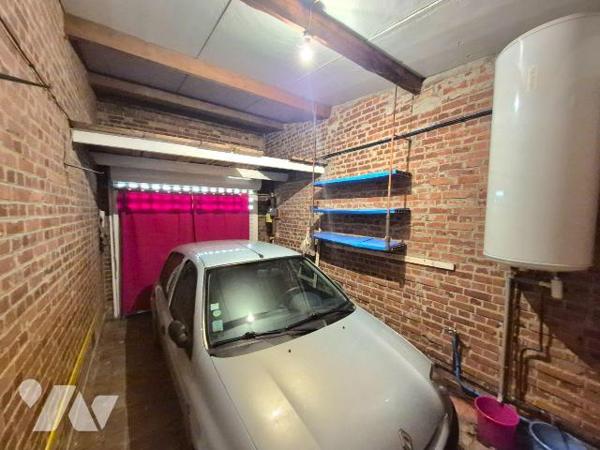 Maison de ville 88 m² - 3 chambres, bureau, jardin exposé sud, garage

À deux pas des commodi...