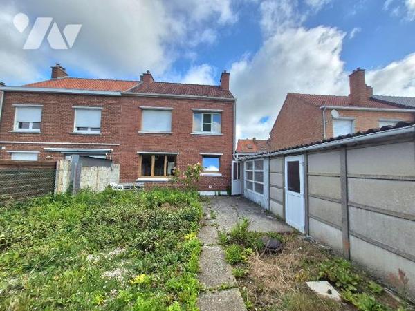 Maison de ville 88 m² - 3 chambres, bureau, jardin exposé sud, garage

À deux pas des commodi...