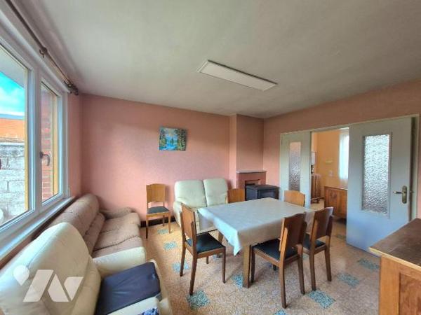 Maison de ville 88 m² - 3 chambres, bureau, jardin exposé sud, garage

À deux pas des commodi...