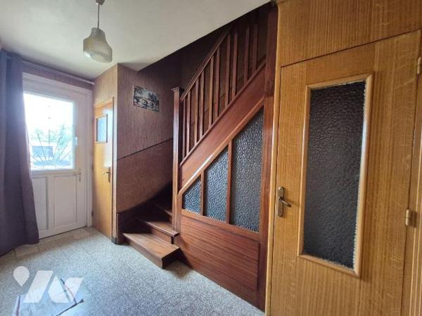 Maison de ville 88 m² - 3 chambres, bureau, jardin exposé sud, garage

À deux pas des commodi...