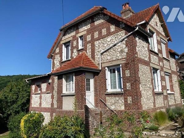 GRAND COURONNE - Maison de ville (84 m²) mitoyenne d'un côté