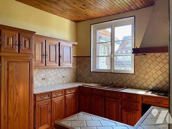 GRAND COURONNE - Maison de ville (84 m²) mitoyenne d'un côté