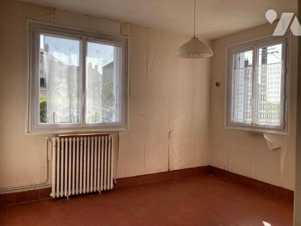 GRAND COURONNE - Maison de ville (84 m²) mitoyenne d'un côté