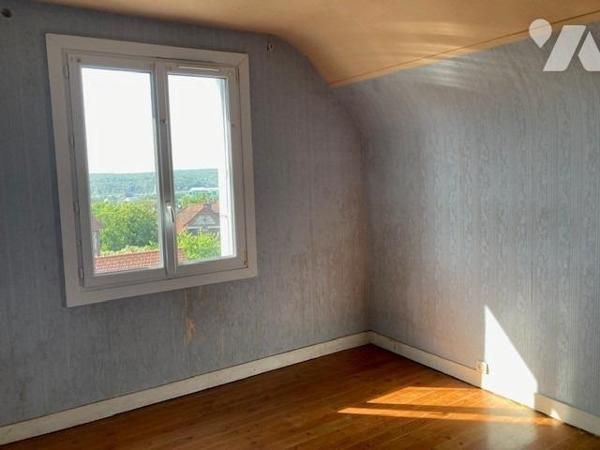 GRAND COURONNE - Maison de ville (84 m²) mitoyenne d'un côté