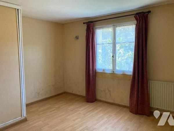GRAND COURONNE - Maison de ville (84 m²) mitoyenne d'un côté