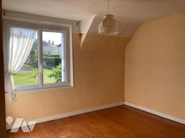 GRAND COURONNE - Maison de ville (84 m²) mitoyenne d'un côté