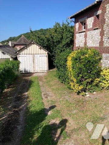 GRAND COURONNE - Maison de ville (84 m²) mitoyenne d'un côté
