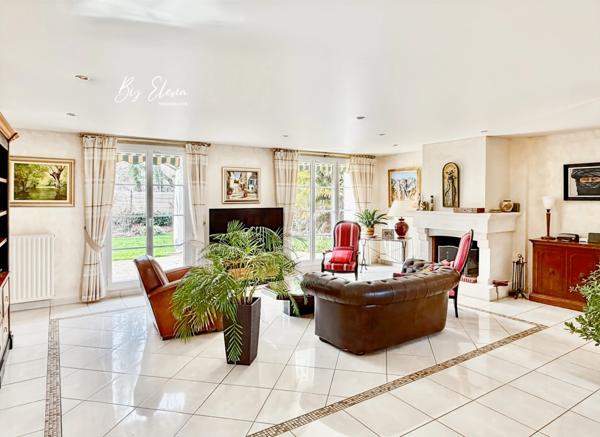 VILLA KAUFMAN & BROAD — RENTILLY - ÉLÉGANCE AU CALME, NATURE & LUMIÈRE - TRIPLE EXPOSITION - SEMI-PLEIN-PIED - DEUX SUITES ET DEUX CHAMBRES AU RDC - GRAND JARDIN SANS VIS-À-VIS - GARAGE DOUBLE