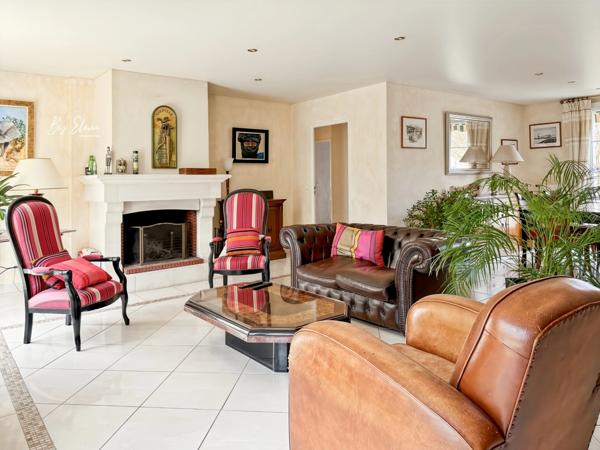 VILLA KAUFMAN & BROAD — RENTILLY - ÉLÉGANCE AU CALME, NATURE & LUMIÈRE - TRIPLE EXPOSITION - SEMI-PLEIN-PIED - DEUX SUITES ET DEUX CHAMBRES AU RDC - GRAND JARDIN SANS VIS-À-VIS - GARAGE DOUBLE