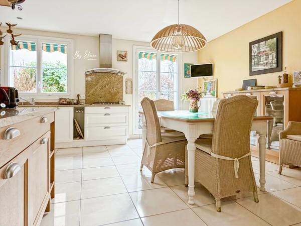 VILLA KAUFMAN & BROAD — RENTILLY - ÉLÉGANCE AU CALME, NATURE & LUMIÈRE - TRIPLE EXPOSITION - SEMI-PLEIN-PIED - DEUX SUITES ET DEUX CHAMBRES AU RDC - GRAND JARDIN SANS VIS-À-VIS - GARAGE DOUBLE