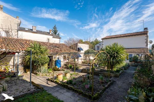 Maison à vendre |  Saint-Jean-d'Angély |  5 pièces | 110 m²