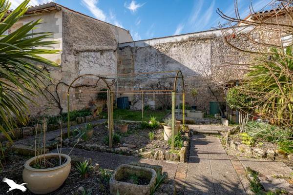 Maison à vendre |  Saint-Jean-d'Angély |  5 pièces | 110 m²
