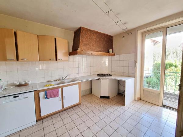 LAGUENNE- maison avec potentiel de 3 logements