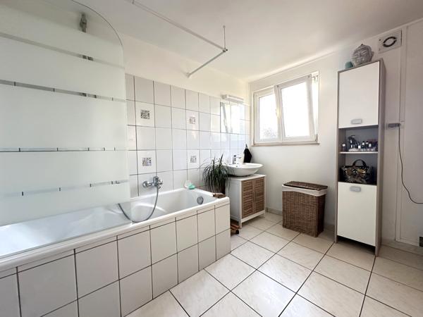 Appartement meublé, 1 chambre, cave et jardin