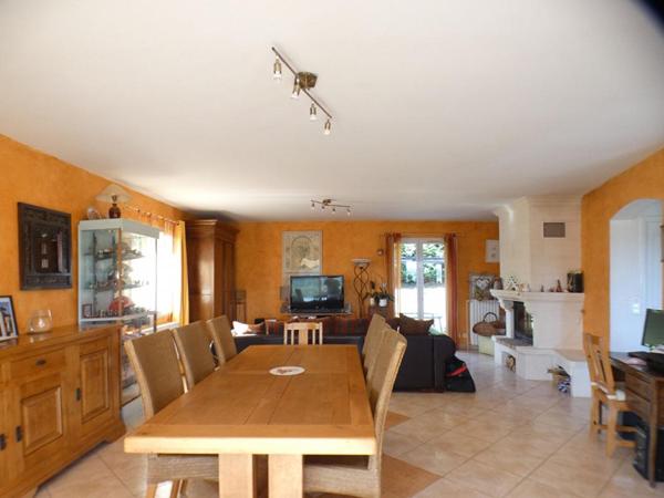 Maison Terrasson Lavilledieu 3 chambres et piscine