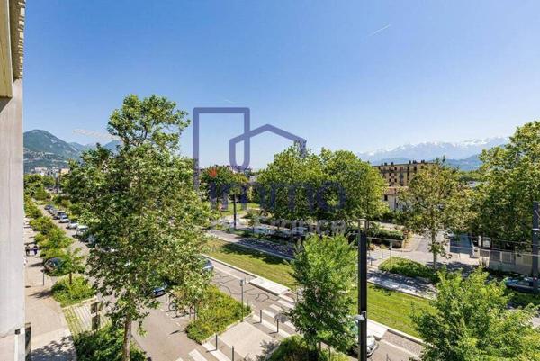 Appartement 3 pièces                                        - 38100 Grenoble Réf : 21682-IMMODEFRANCE69